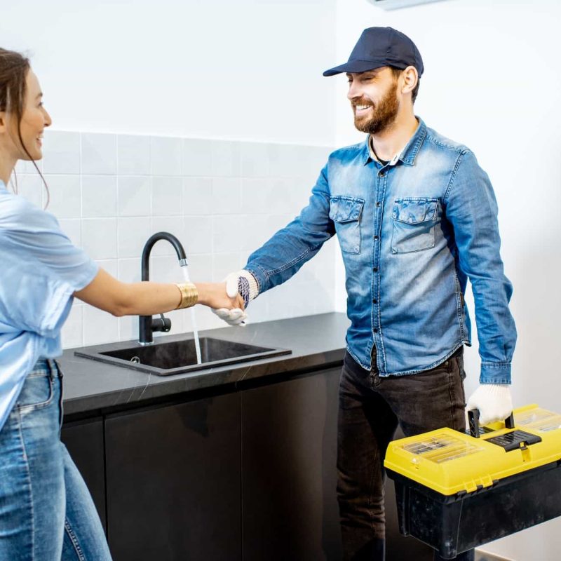 handy-man-with-woman-on-the-kitchen.jpg